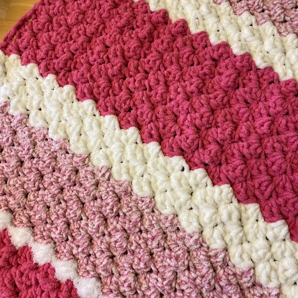 Handmade baby blanket. - Picture 2 of 4